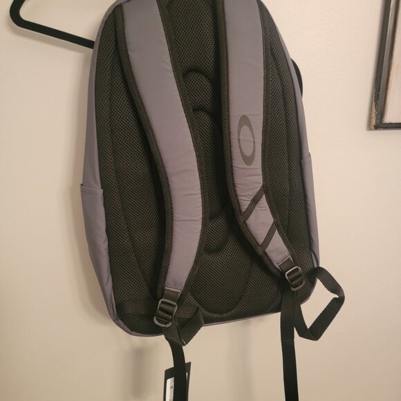 NWT Oakley Backpack - Forged Iron Gray - Laptop Pocket - FOS901244 28L Sport main image 4